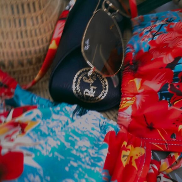 Ray-Ban Vintage 1980s/1990s Gold Frame Glasses, case and cloth Uni-Sex - Picture 3 of 16